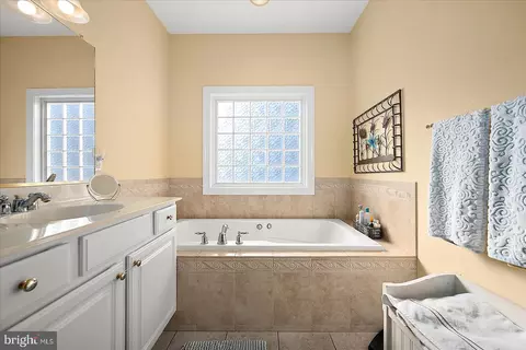 Bath - 11321 River Run Ln, Berlin, MD 21811 photo 3 of 4
