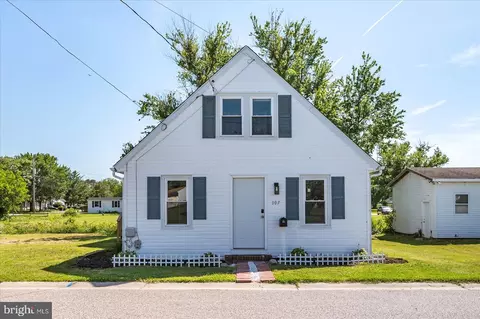 107 Showell St, Berlin, MD 21811 photo 2
