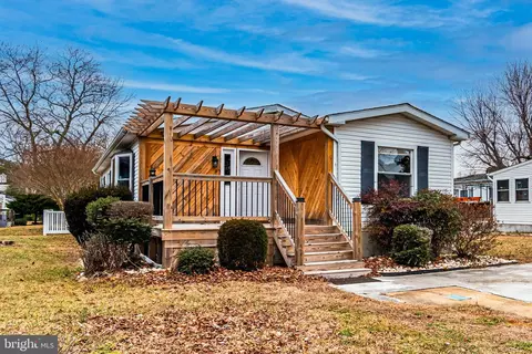 1 Cutlass Dr, Berlin, MD 21811