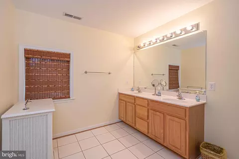 Bath - 702 Loop Rd, Ocean City, MD 21842 photo 5 of 11