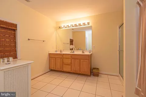 Bath - 702 Loop Rd, Ocean City, MD 21842 photo 2 of 11