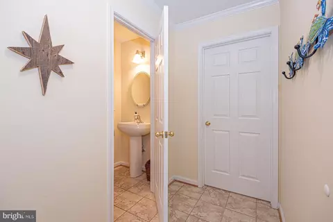 Entry Way - 702 Loop Rd, Ocean City, MD 21842 photo 5 of 17