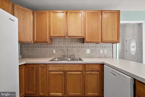 Kitchen - 1 Links Ln, Berlin, MD 21811 photo 3 of 5