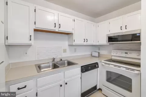 Kitchen - 52 Pintail Dr, Ocean Pines, MD 21811 photo 2 of 3