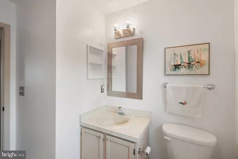 Bath - 52 Pintail Dr, Ocean Pines, MD 21811 photo 3 of 5