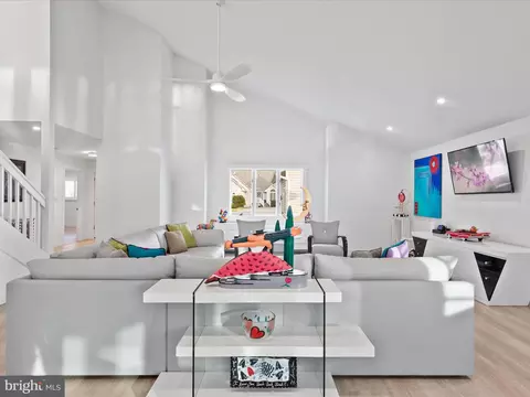 Living - 14 Goldeneye Ct, Ocean Pines, MD 21811 photo 3 of 7