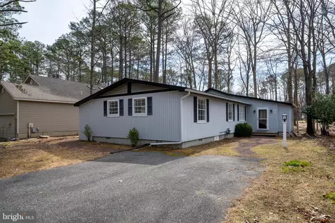 69 Windjammer Rd, Ocean Pines, MD 21811