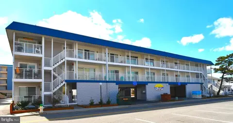 7 40th St #207, Ocean City, MD 21842