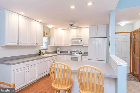 Kitchen - 199 Windjammer Rd, Ocean Pines, MD 21811 photo 2 of 6