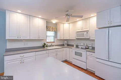 Kitchen - 199 Windjammer Rd, Ocean Pines, MD 21811 photo 5 of 6