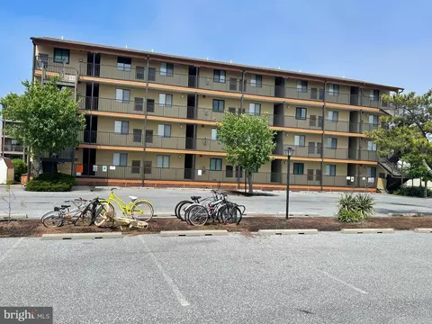 203 33rd St #303, Ocean City, MD 21842