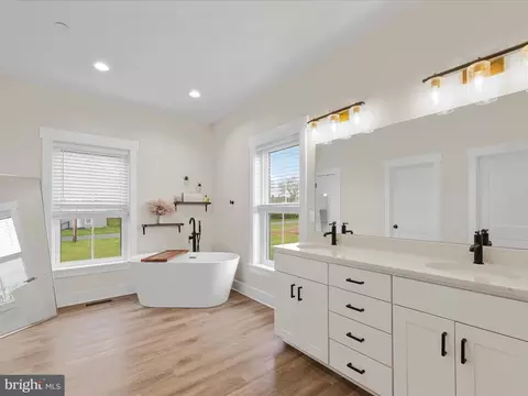 Bath - 9741 Mason Rd, Berlin, MD 21811 photo 1 of 6