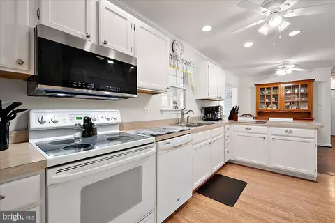Kitchen - 16 Catalpa Ln, Ocean Pines, MD 21811 photo 4 of 6