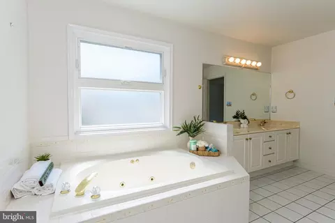Bath - 16 Windjammer Rd, Ocean Pines, MD 21811 photo 3 of 5