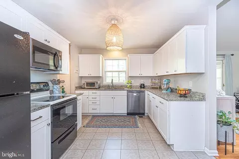 Kitchen - 73 Birdnest Dr, Ocean Pines, MD 21811 photo 1 of 6