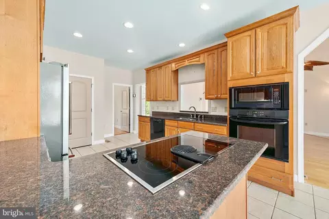 Kitchen - 11411 Terrapin Point Rd, Berlin, MD 21811 photo 5 of 7