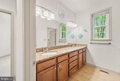 Entry Way - 11411 Terrapin Point Rd, Berlin, MD 21811 photo 15 of 17