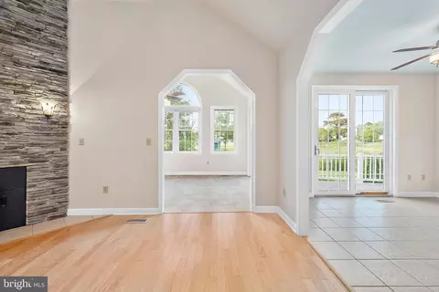Living - 11411 Terrapin Point Rd, Berlin, MD 21811 photo 4 of 4