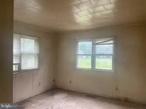 Living - 10317 Dinges Rd, Berlin, MD 21811 photo 2 of 2