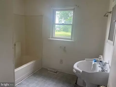 Bath - 10317 Dinges Rd, Berlin, MD 21811 photo 1 of 1