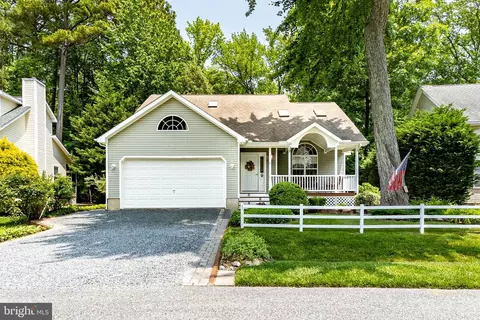 21 Links Ln, Ocean Pines, MD 21811
