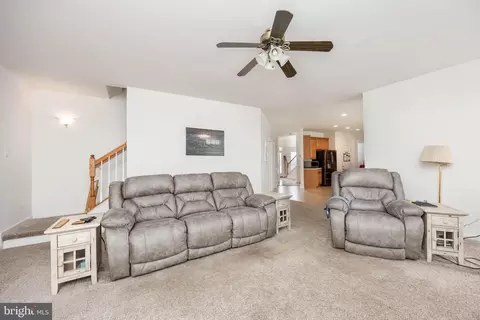 Living - 8149 Timberneck Dr, Berlin, MD 21811 photo 2 of 4