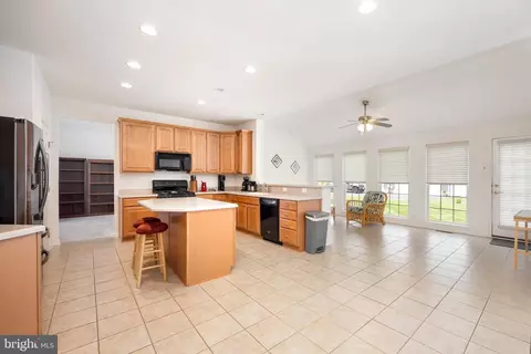 Kitchen - 8149 Timberneck Dr, Berlin, MD 21811 photo 6 of 6