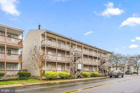 425 Robin Dr #302, Ocean City, MD 21842