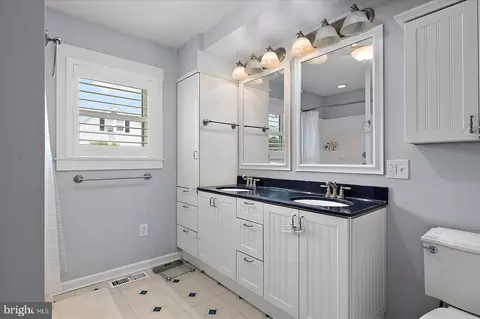 Bath - 118 Cedar Ave, Berlin, MD 21811 photo 1 of 6