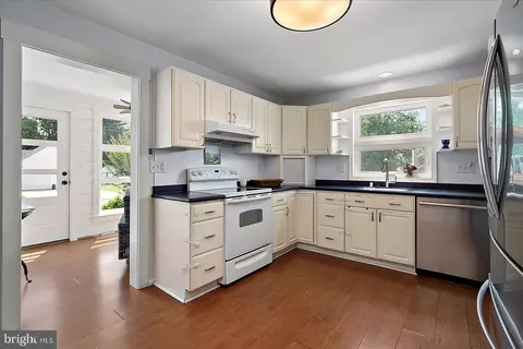 Kitchen - 118 Cedar Ave, Berlin, MD 21811 photo 5 of 5