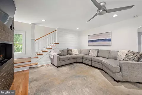 Living - 118 Cedar Ave, Berlin, MD 21811 photo 2 of 2