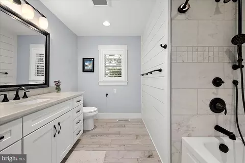 Bath - 118 Cedar Ave, Berlin, MD 21811 photo 4 of 6