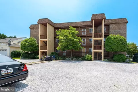 611 142nd St #202, Ocean City, MD 21842