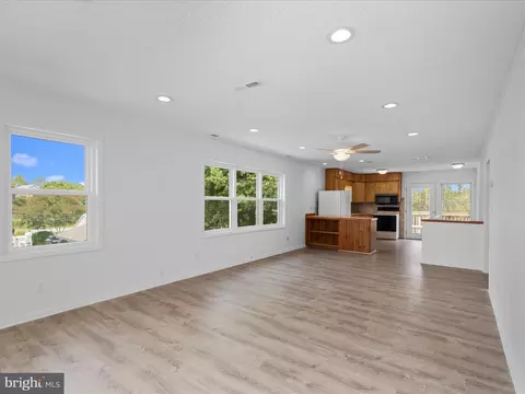 Living - 10334 Tudor Rd, Ocean City, MD 21842 photo 2 of 4
