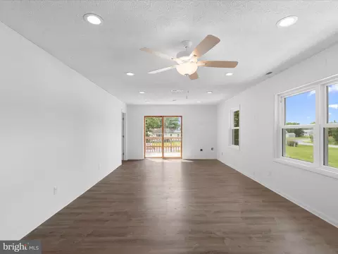 Living - 10334 Tudor Rd, Ocean City, MD 21842 photo 3 of 4