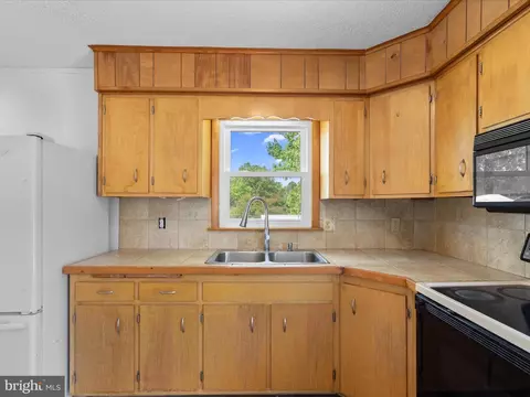 Kitchen - 10334 Tudor Rd, Ocean City, MD 21842 photo 3 of 4