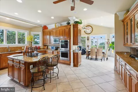 Kitchen - 11525 Bay Point Ln, Berlin, MD 21811 photo 5 of 11