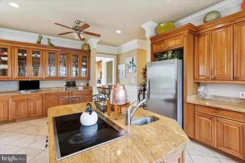 Kitchen - 11525 Bay Point Ln, Berlin, MD 21811 photo 8 of 11