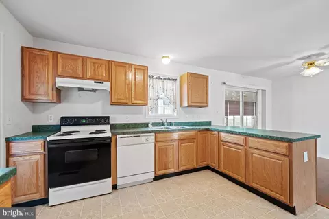 Kitchen - 13 Windswept Dr, Berlin, MD 21811 photo 2 of 4