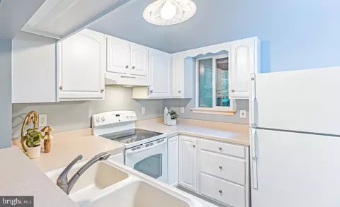Kitchen - 56 Quarter Staff Pl, Ocean Pines, MD 21811 photo 2 of 6