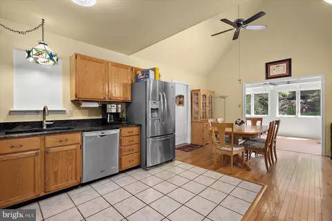 Kitchen - 13 Raft Rd, Ocean Pines, MD 21811 photo 4 of 6