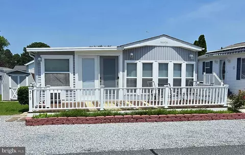 319 Dolphin Dr, Berlin, MD 21811