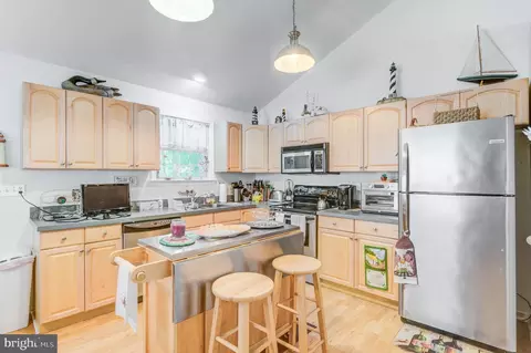 Kitchen - 20 Camelot Cir, Ocean Pines, MD 21811 photo 2 of 2