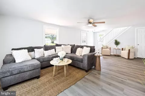 Living - 8359 Newark Rd, Newark, MD 21841 photo 4 of 5