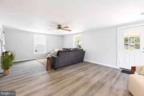 Living - 8359 Newark Rd, Newark, MD 21841 photo 3 of 5