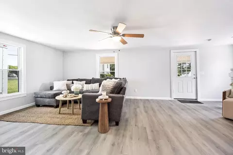 Living - 8359 Newark Rd, Newark, MD 21841 photo 5 of 5