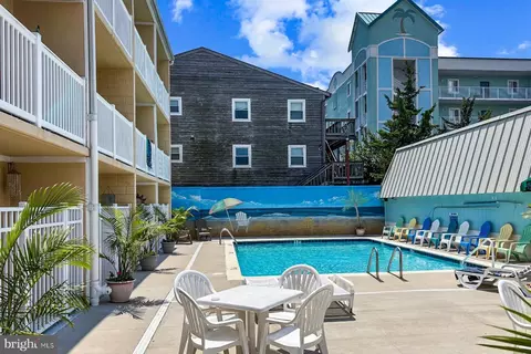 11 62nd St #205, Ocean City, MD 21842
