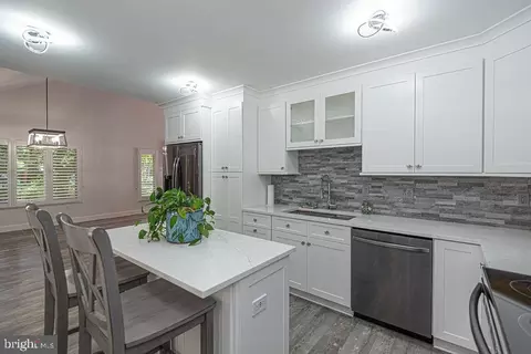 Kitchen - 21 Birdnest Dr, Ocean Pines, MD 21811 photo 5 of 6