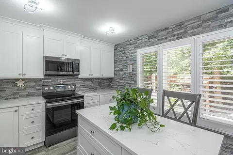 Kitchen - 21 Birdnest Dr, Ocean Pines, MD 21811 photo 3 of 6