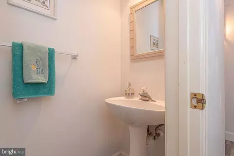 Bath - 21 Birdnest Dr, Ocean Pines, MD 21811 photo 5 of 10